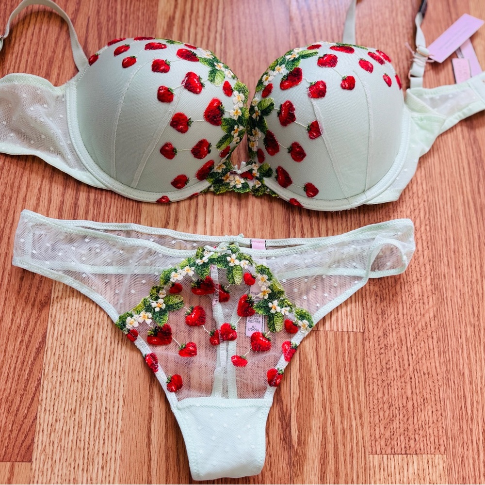 Victoria's Secret Lime and Red Strawberry Floral Push up ( 34D Medium bottom)